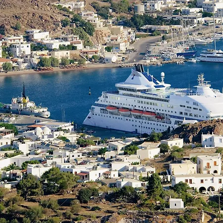 Porto Scoutari Romantic Hotel 3*